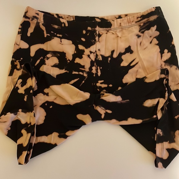 Bleached Reverse Tie Dye Biker Shorts - Picture 5 of 9